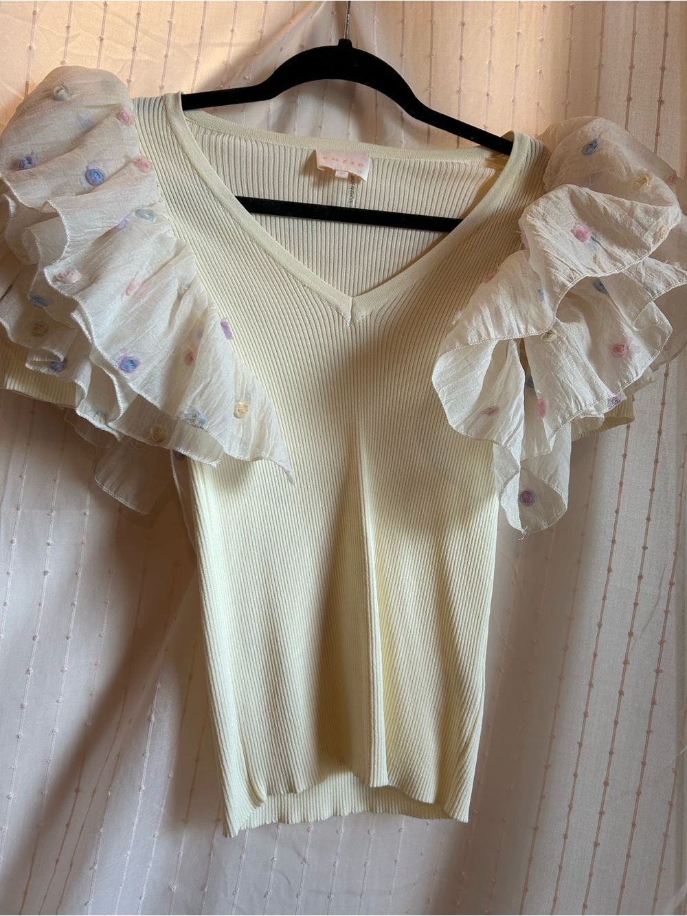 entro Cream V-Neck Ruffle Sleeve Crop Top